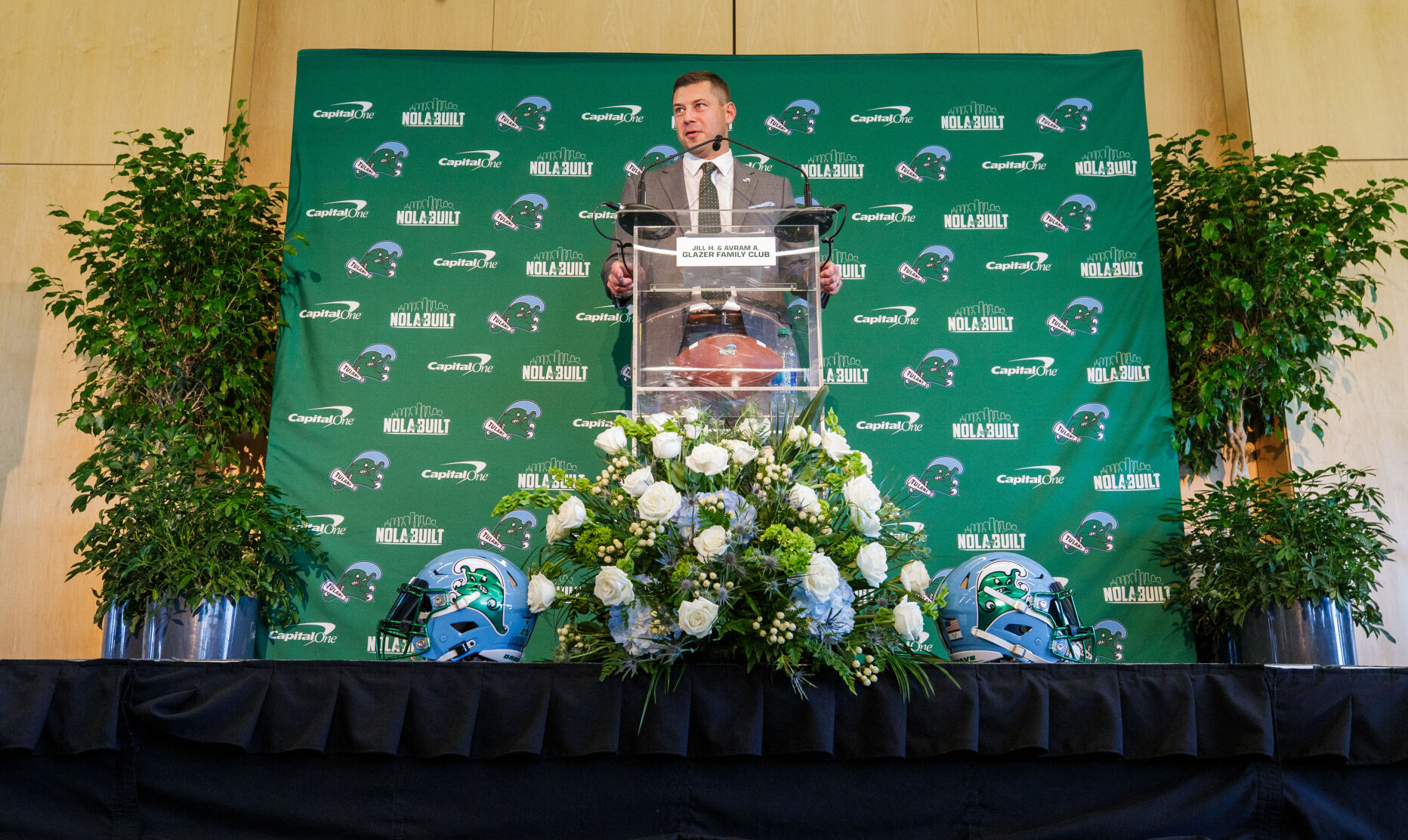 NO.tulanecoach.121223.0122.jpg